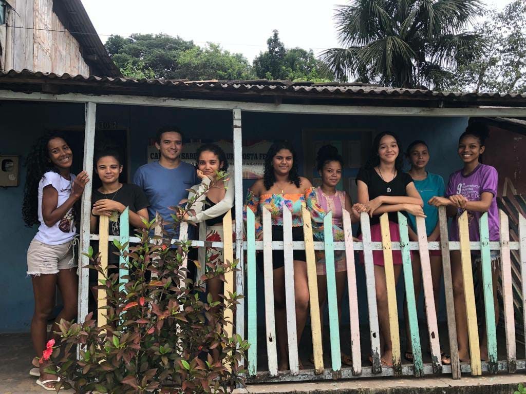 Adolescentes integrantes de projetos no Canto do Saber José Mauro (Casa Colorida), em Piquiá de Baixo