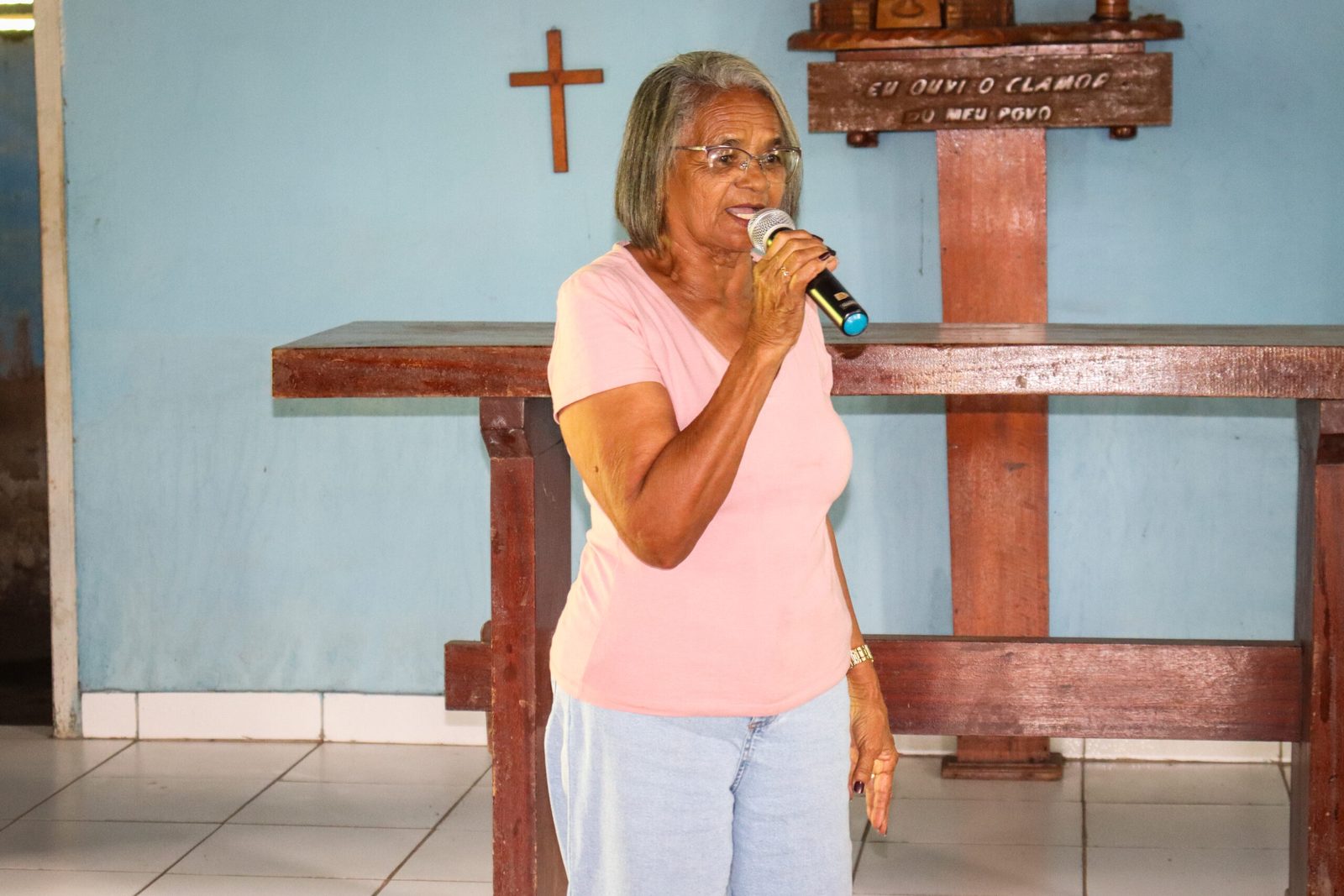 Dona Tida (Francisca Sousa), atual presidente da ACMP, foto tirada em Piquiá de Baixo
