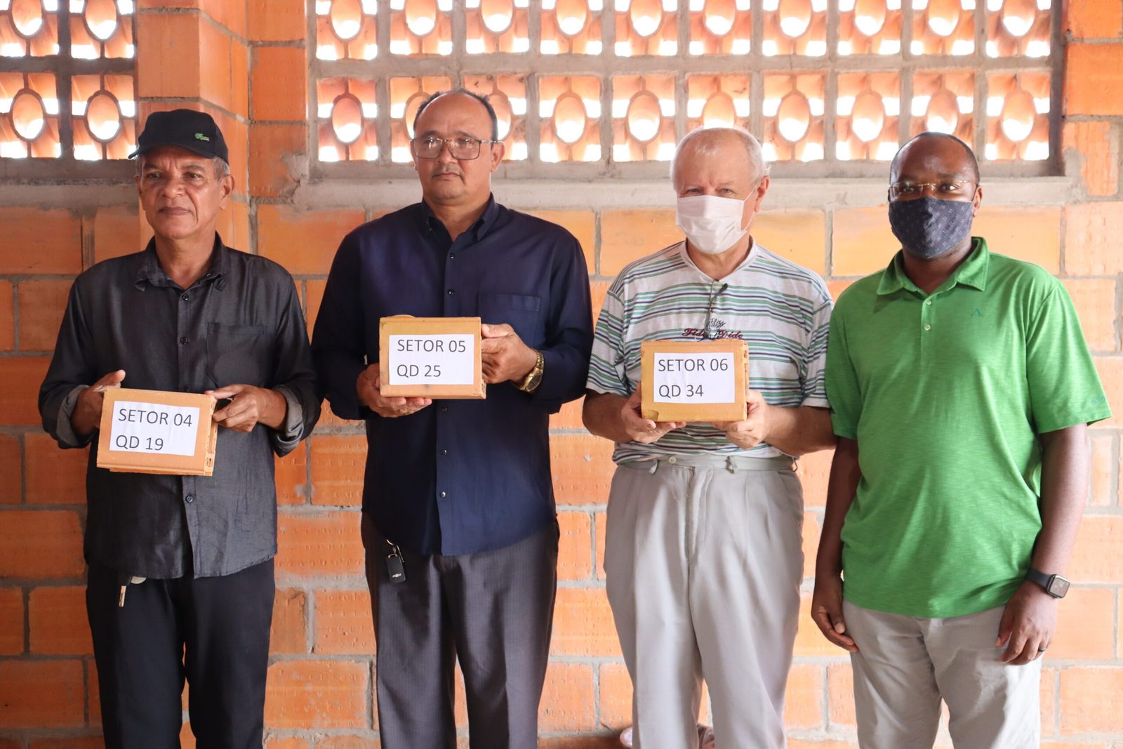 Religiosos recebem gratuitamente da ACMP os terrenos em Piquiá da Conquista para construção de suas igrejas