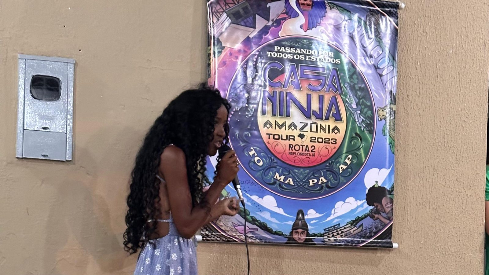 Flávia da Silva em evento representando sua comunidade, em Imperatriz-MA